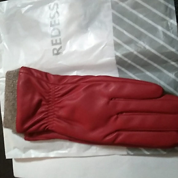Ladies Gloves - Picture 4 of 5